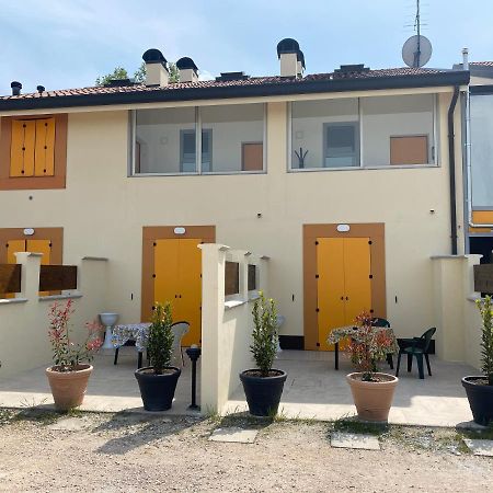 Gold Oasi - Business Solution Aparthotel Ferrara Bagian luar foto