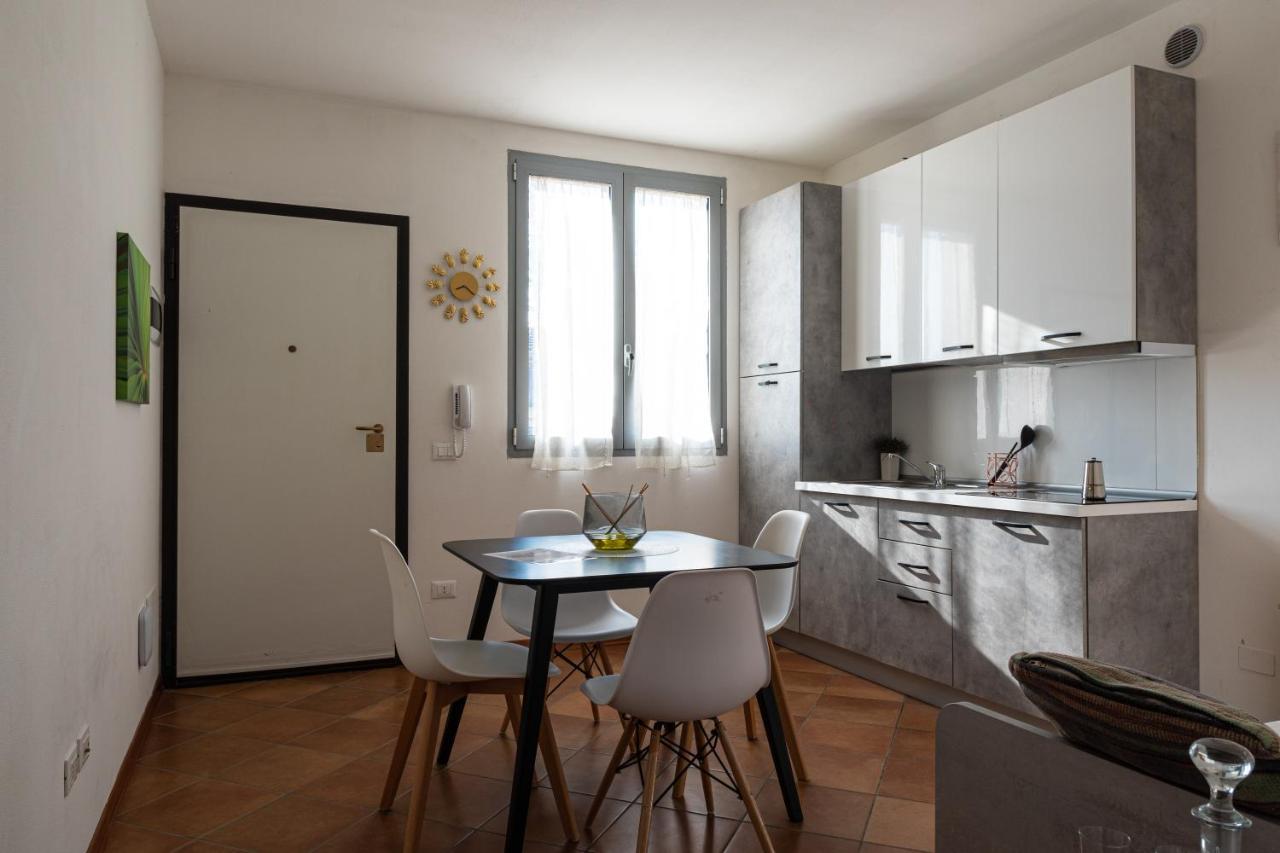 Gold Oasi - Business Solution Aparthotel Ferrara Bagian luar foto