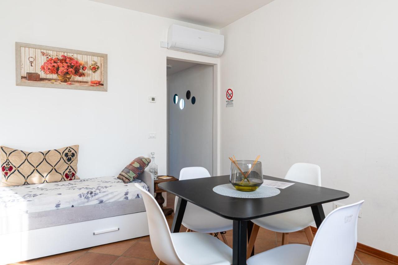 Gold Oasi - Business Solution Aparthotel Ferrara Bagian luar foto