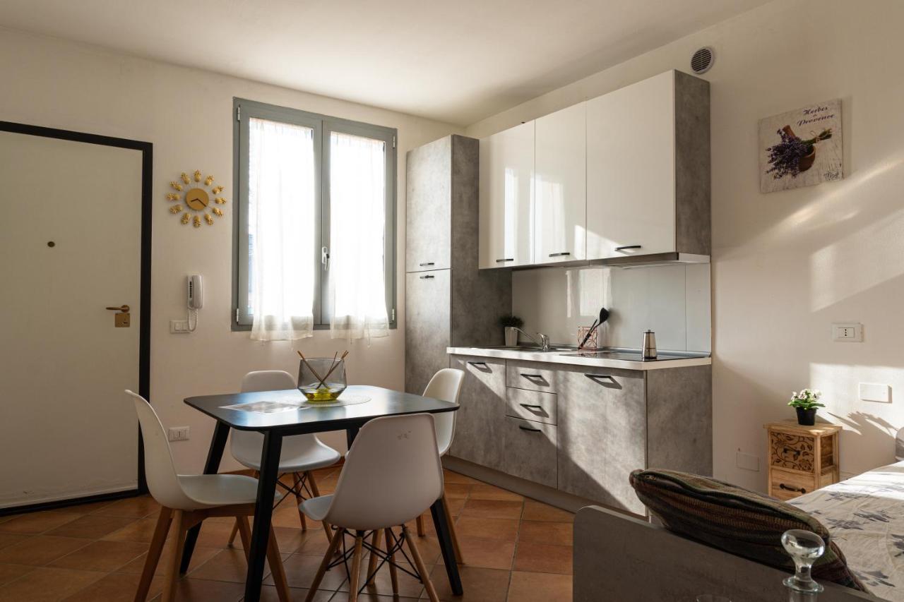 Gold Oasi - Business Solution Aparthotel Ferrara Bagian luar foto