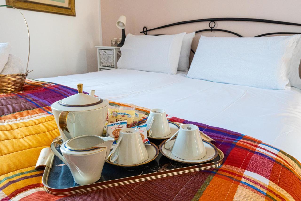 Gold Oasi - Business Solution Aparthotel Ferrara Bagian luar foto