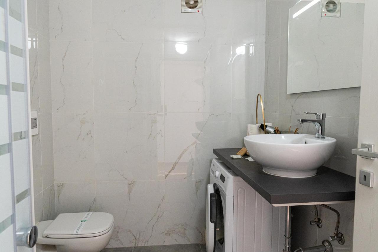 Gold Oasi - Business Solution Aparthotel Ferrara Bagian luar foto