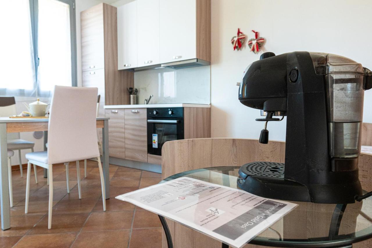 Gold Oasi - Business Solution Aparthotel Ferrara Bagian luar foto
