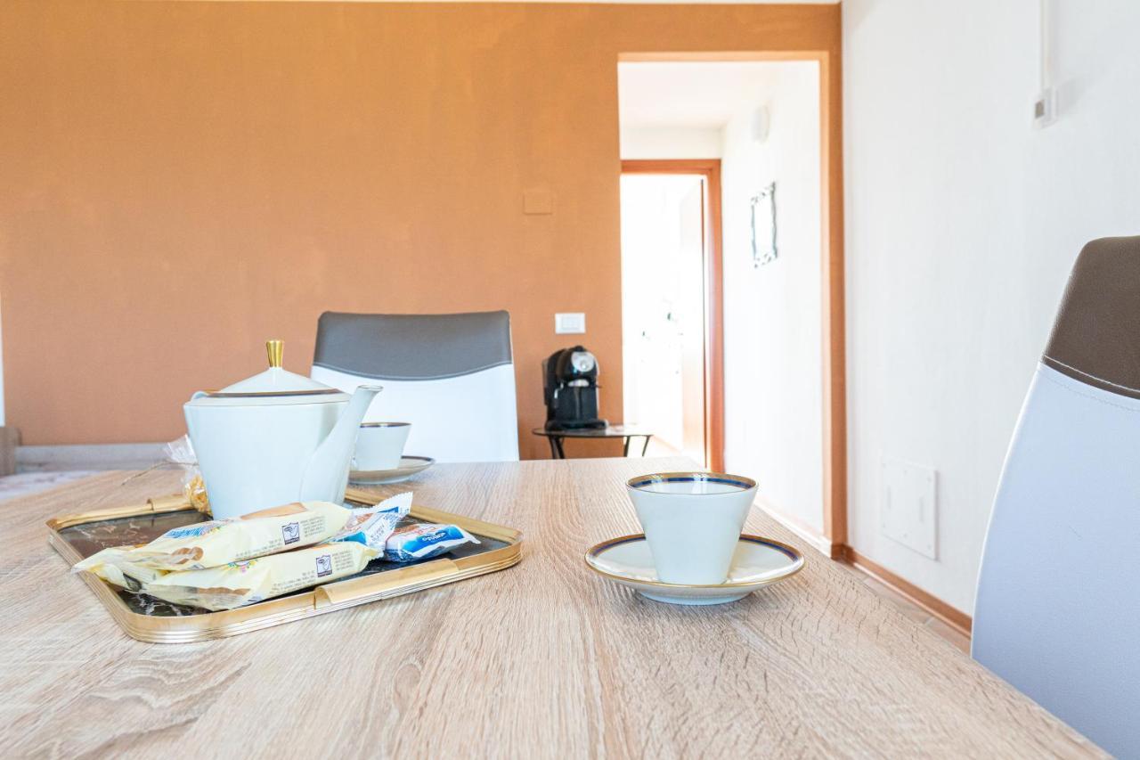 Gold Oasi - Business Solution Aparthotel Ferrara Bagian luar foto