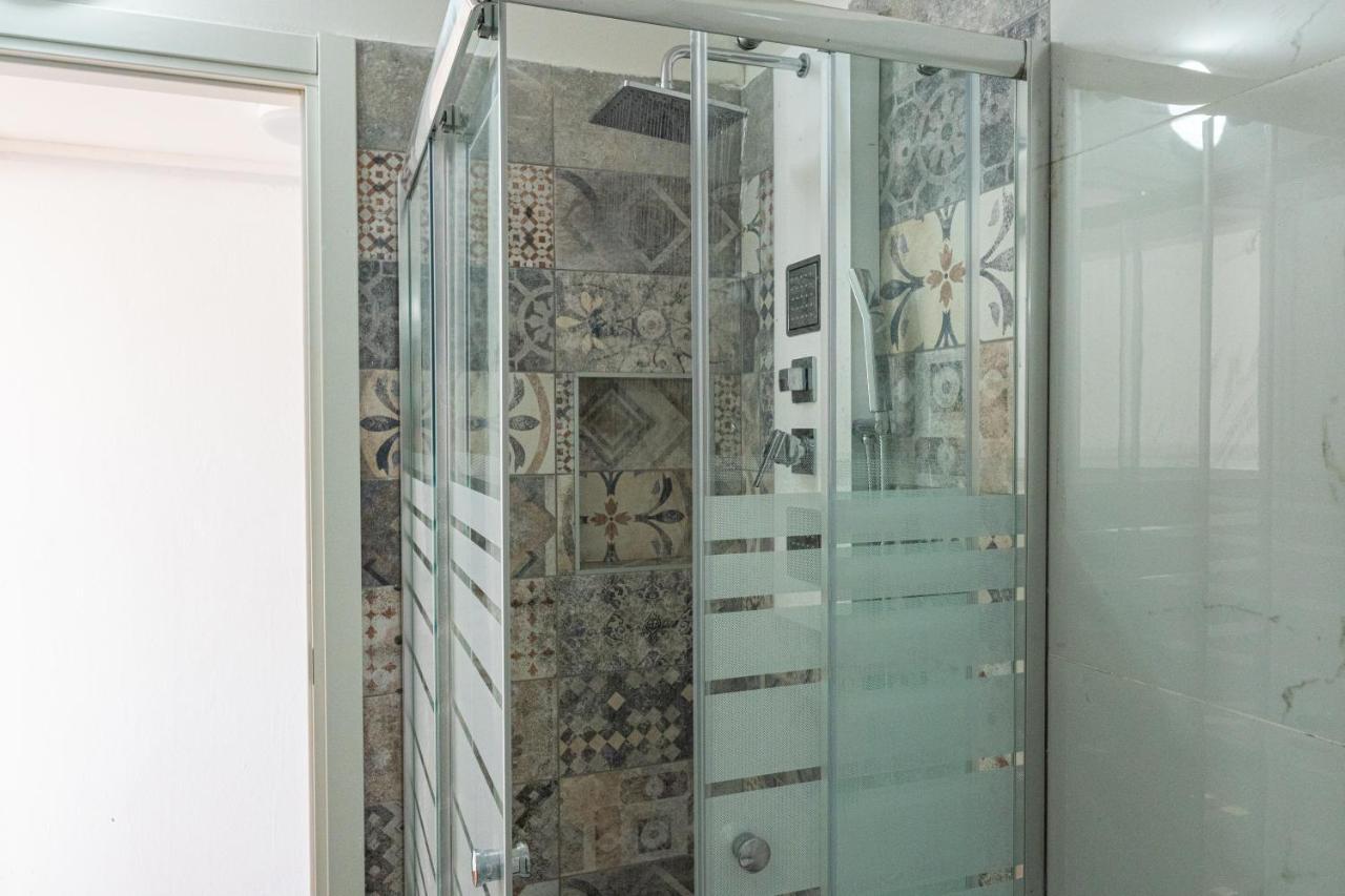 Gold Oasi - Business Solution Aparthotel Ferrara Bagian luar foto