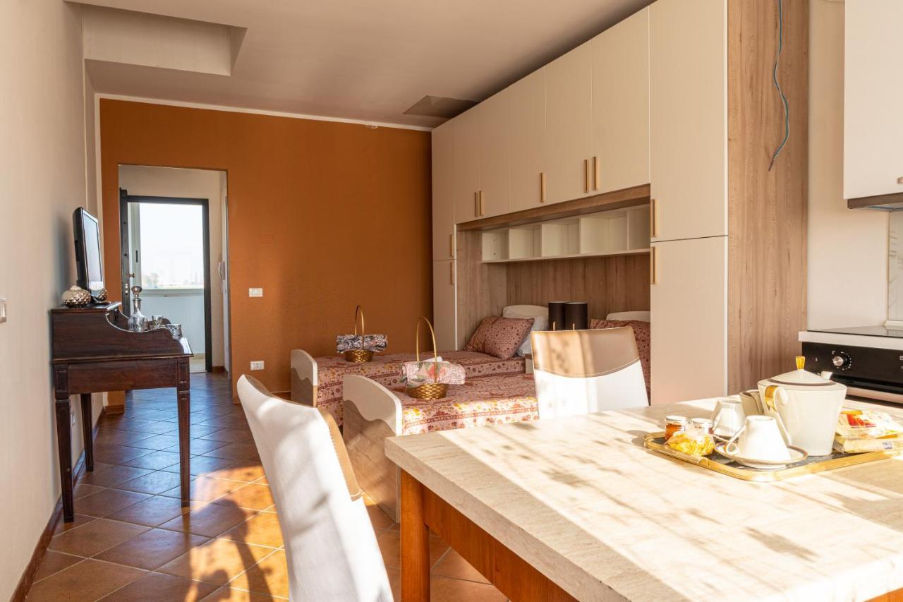 Gold Oasi - Business Solution Aparthotel Ferrara Bagian luar foto