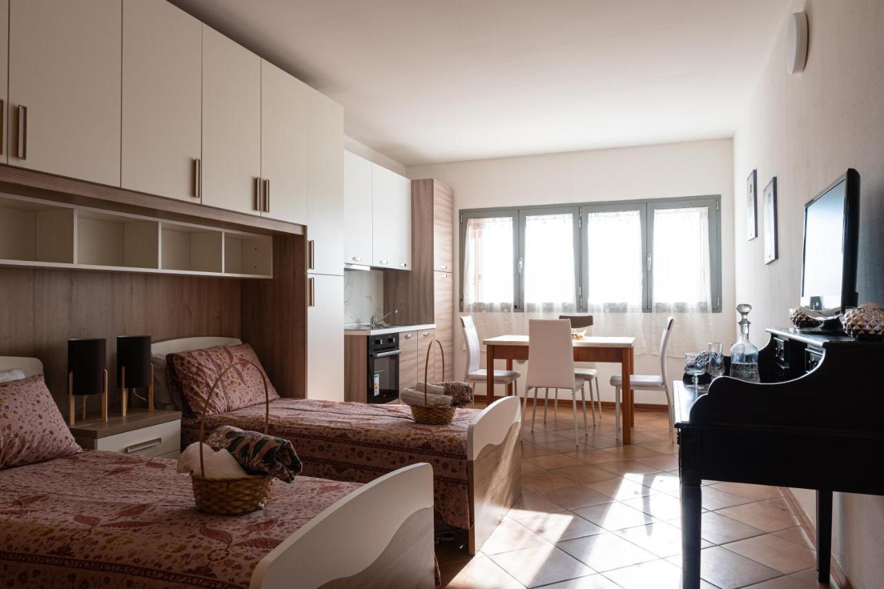 Gold Oasi - Business Solution Aparthotel Ferrara Bagian luar foto