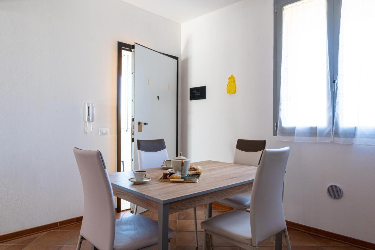 Gold Oasi - Business Solution Aparthotel Ferrara Bagian luar foto