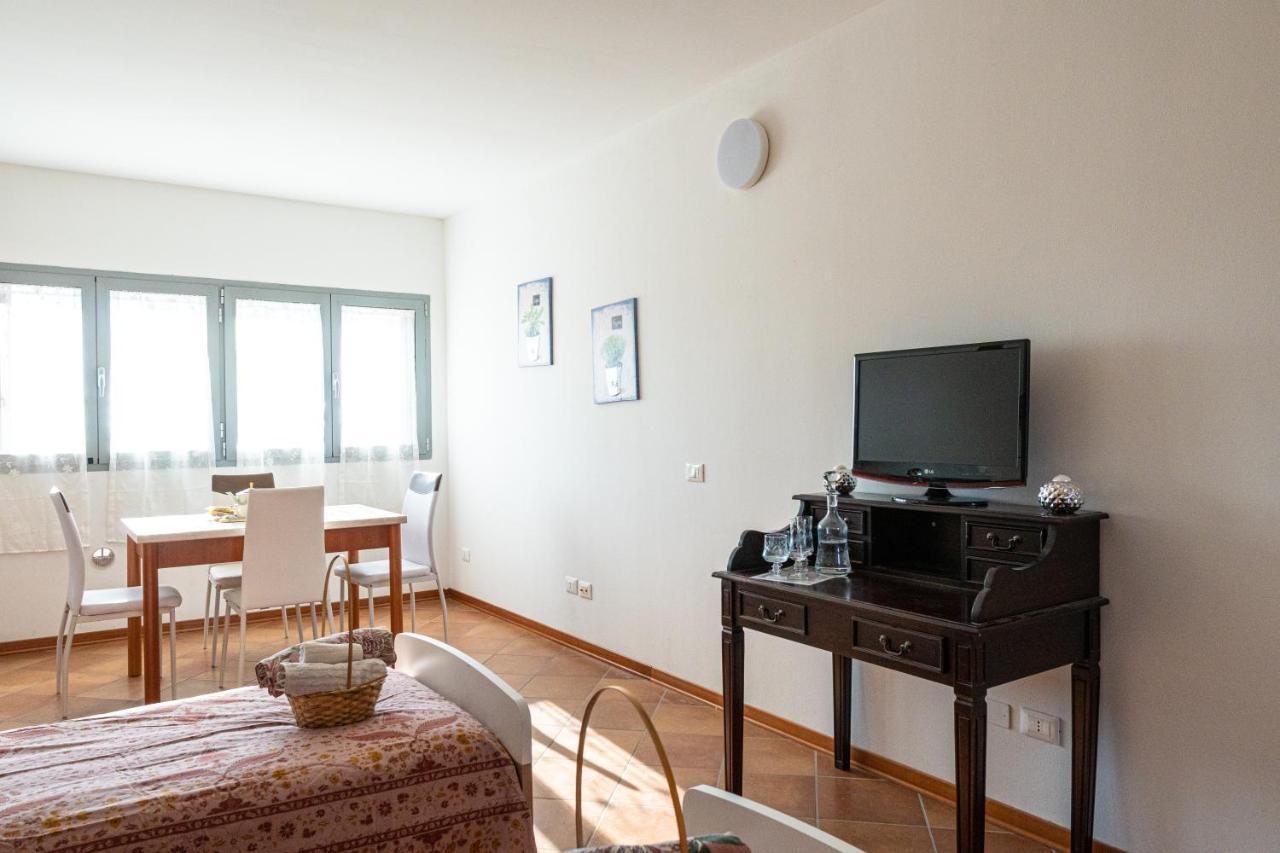 Gold Oasi - Business Solution Aparthotel Ferrara Bagian luar foto