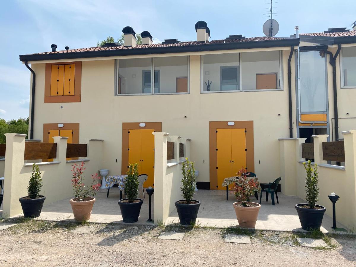 Gold Oasi - Business Solution Aparthotel Ferrara Bagian luar foto