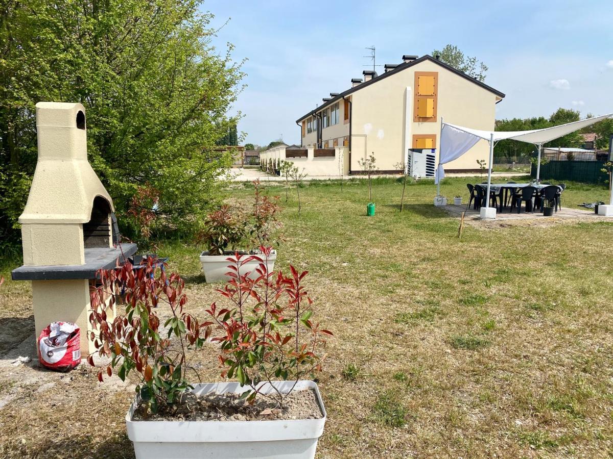 Gold Oasi - Business Solution Aparthotel Ferrara Bagian luar foto